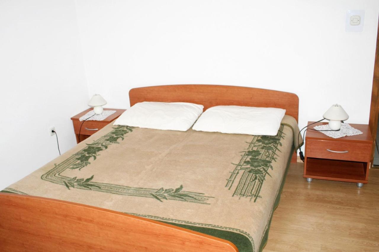 Apartments By The Sea Mandre, Pag - 3084 Kolan Ngoại thất bức ảnh