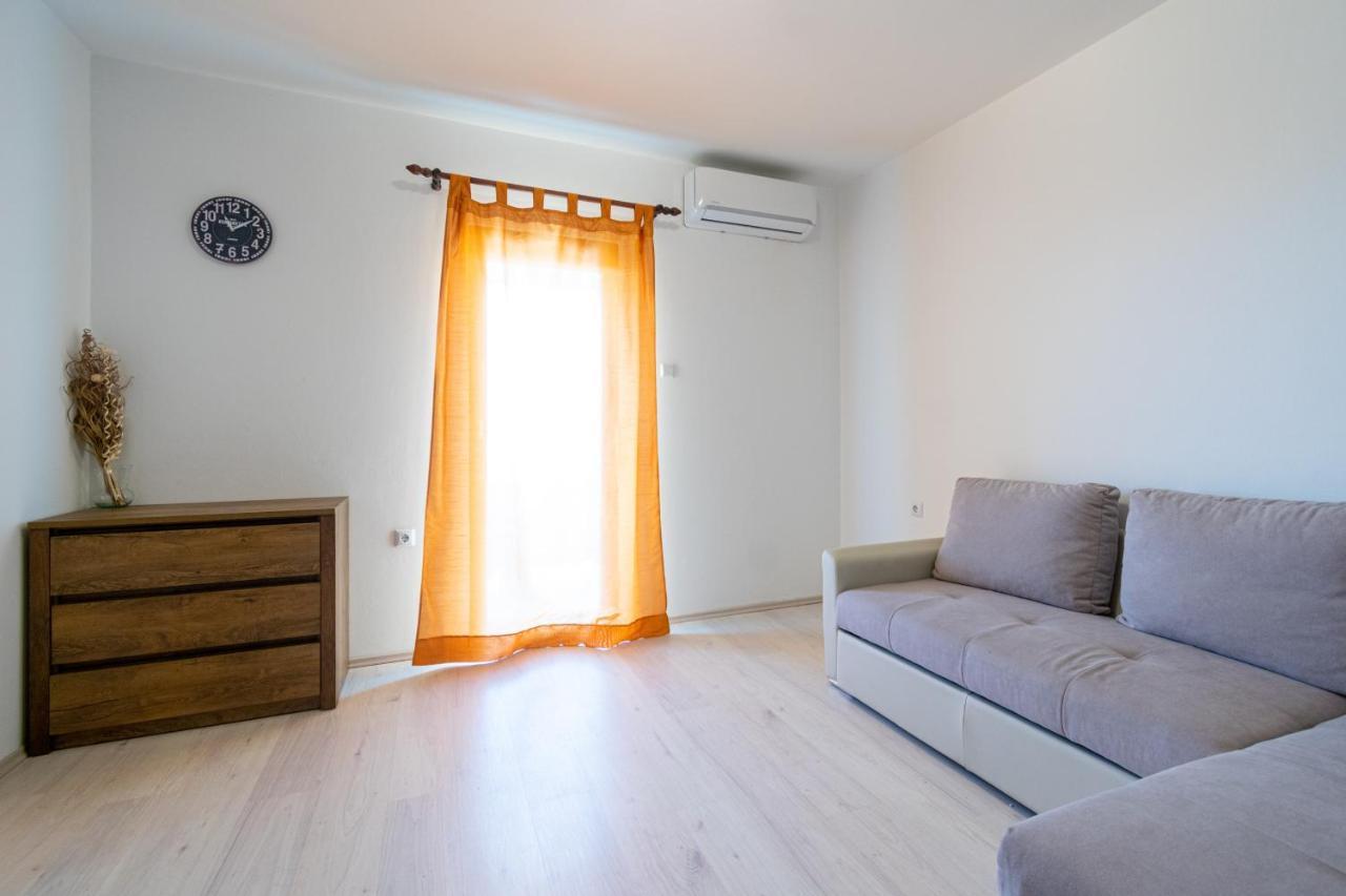 Apartments By The Sea Mandre, Pag - 3084 Kolan Ngoại thất bức ảnh