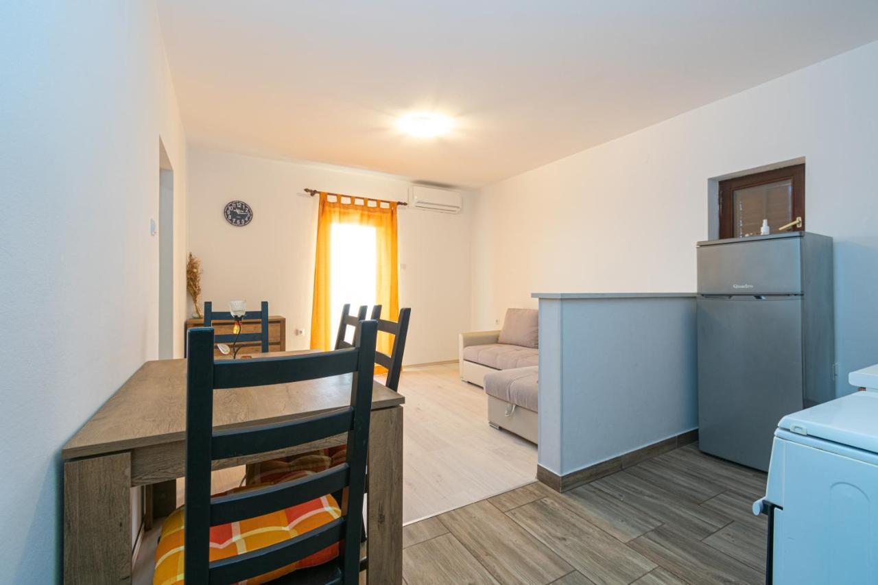 Apartments By The Sea Mandre, Pag - 3084 Kolan Ngoại thất bức ảnh