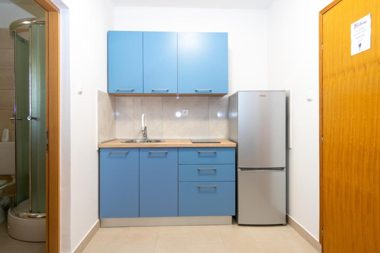 Apartments By The Sea Mandre, Pag - 3084 Kolan Ngoại thất bức ảnh