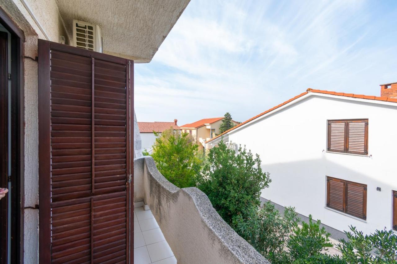 Apartments By The Sea Mandre, Pag - 3084 Kolan Ngoại thất bức ảnh