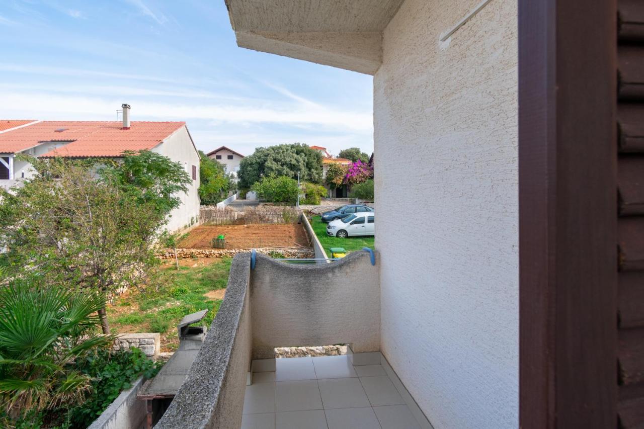Apartments By The Sea Mandre, Pag - 3084 Kolan Ngoại thất bức ảnh