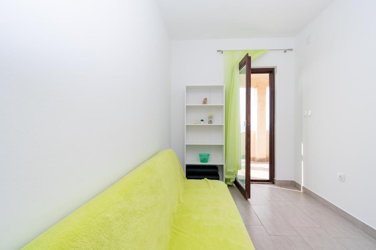 Apartments By The Sea Mandre, Pag - 3084 Kolan Ngoại thất bức ảnh