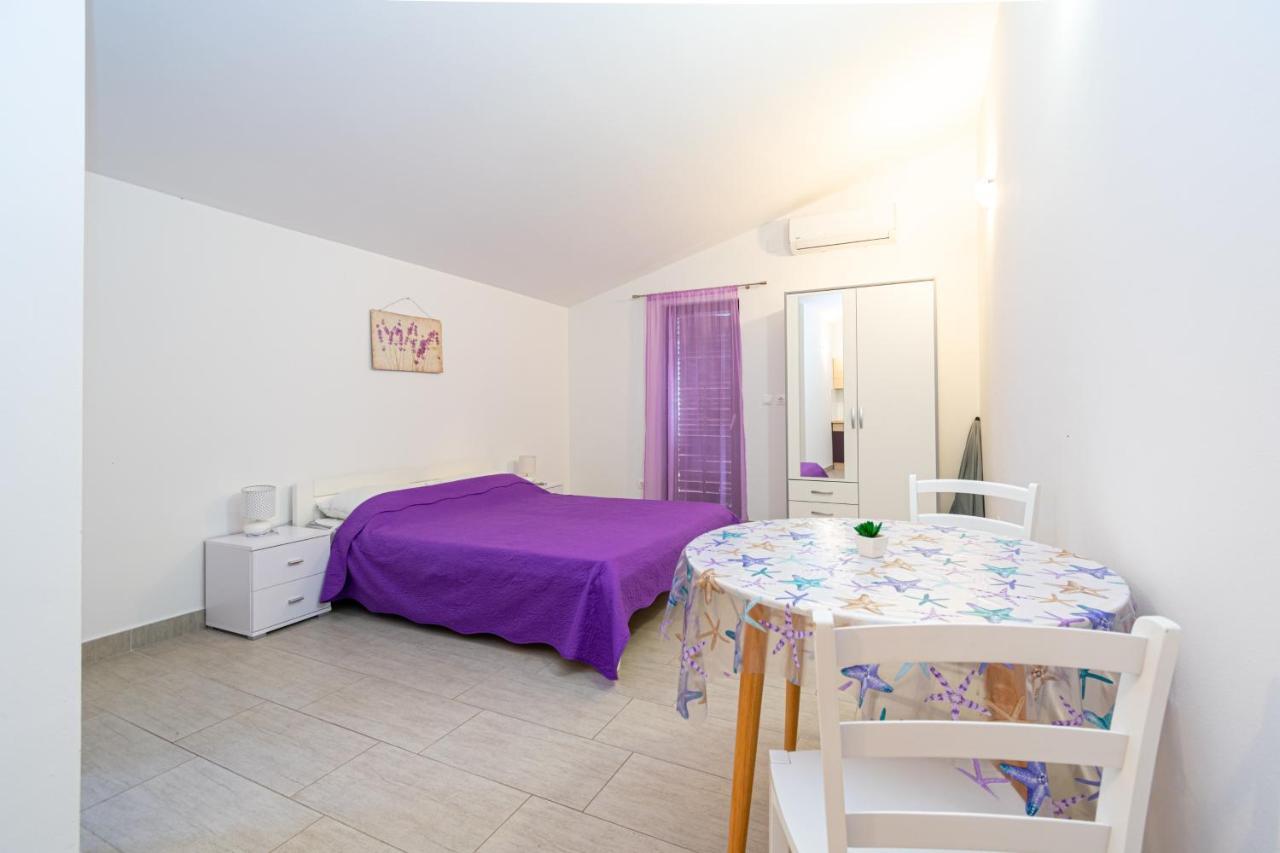 Apartments By The Sea Mandre, Pag - 3084 Kolan Ngoại thất bức ảnh